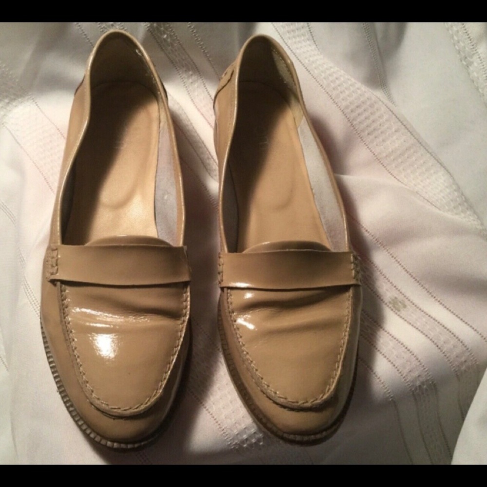 ERAM women’s Beige Patent Loafers/ 8 US, 39EUR